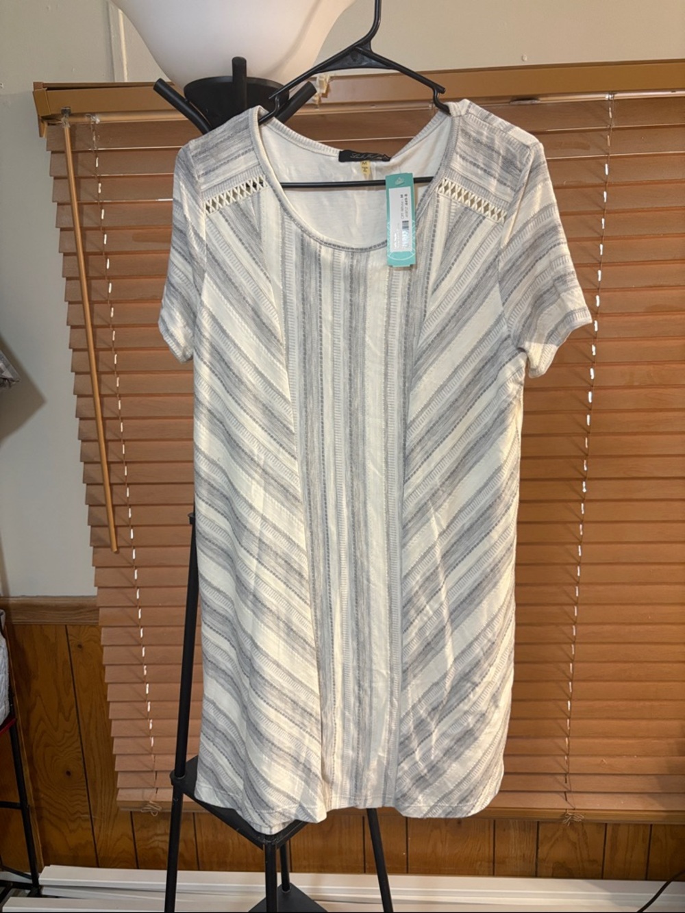 Laila Jayde Cream & Gray Striped Scoop Neck Tunic